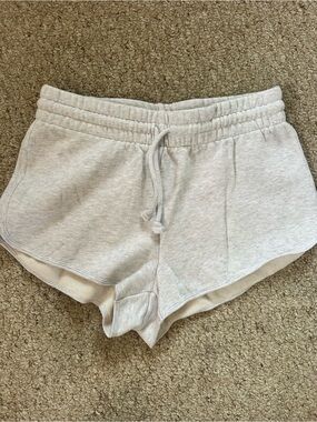 Aritzia TNA Cozy Boyfriend Dolphin 2" Short | Heather Grey | Medium